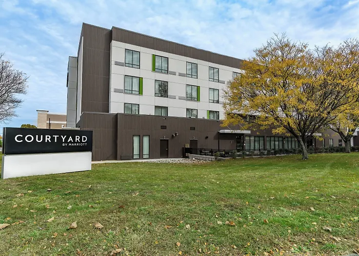 Courtyard By Marriott West Springfield