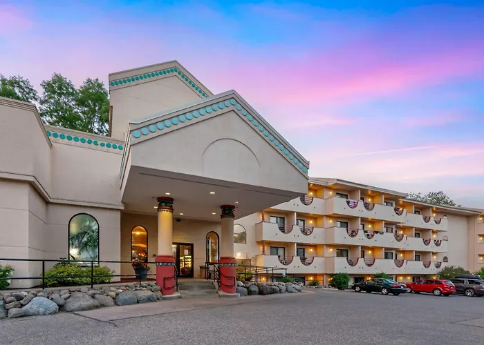 Atlantis Family Waterpark Hotel, An Ascend Collection Hotel Lake Delton