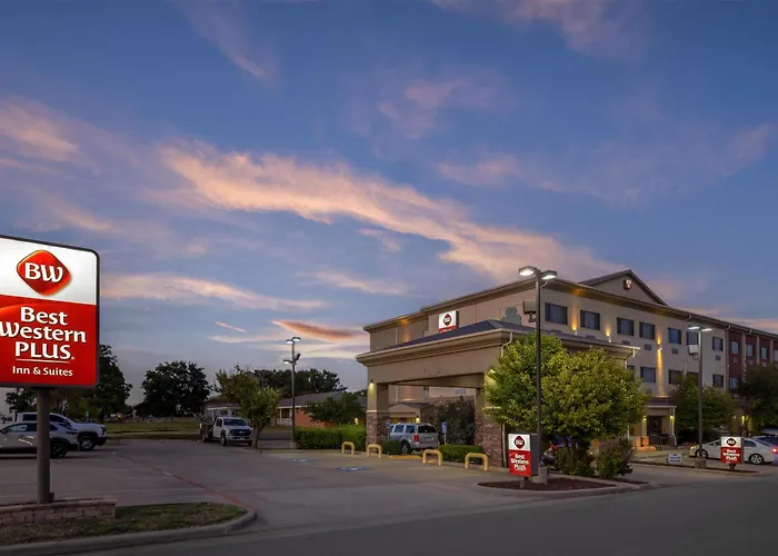 Best Western Plus Shamrock Inn & Suites