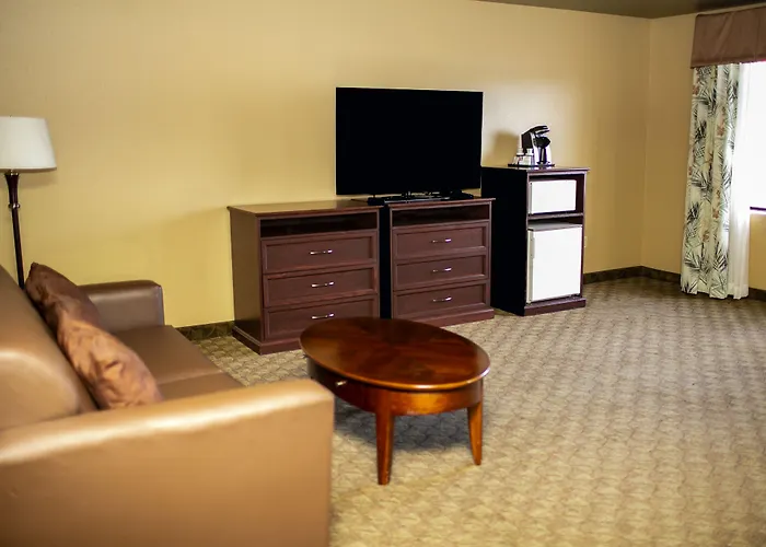 Seaport Inn & Suites