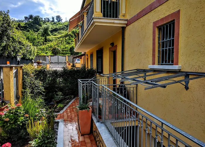 Sally'S B&B Carrara