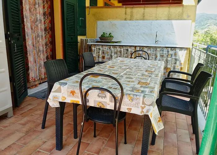 Sally'S B&B Carrara