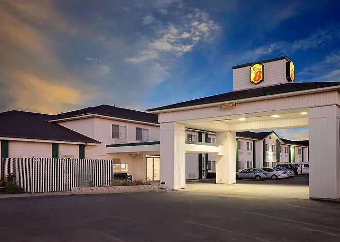 Super 8 By Wyndham Battle Mountain Hotel