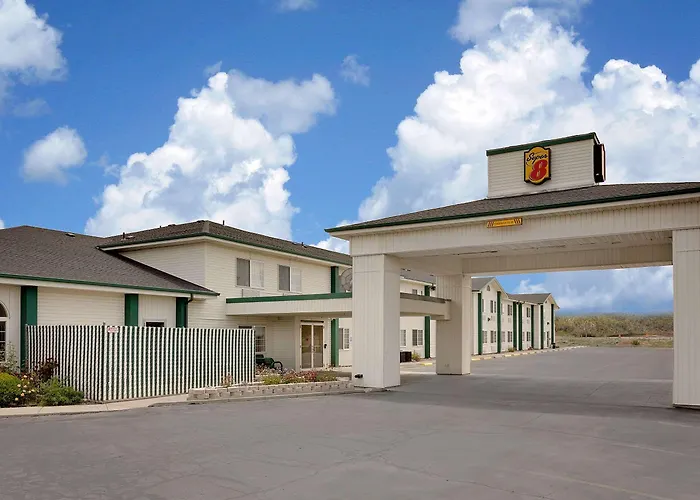 Super 8 By Wyndham Battle Mountain Hotel