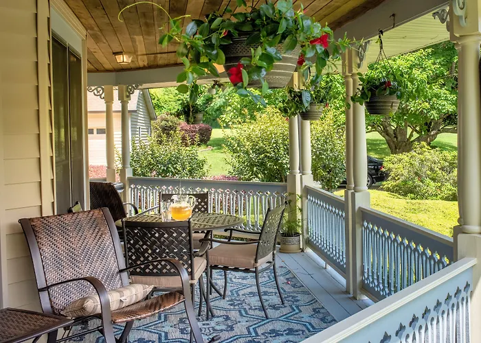 Pleasanton Courtyard Bed And Breakfast Fayetteville