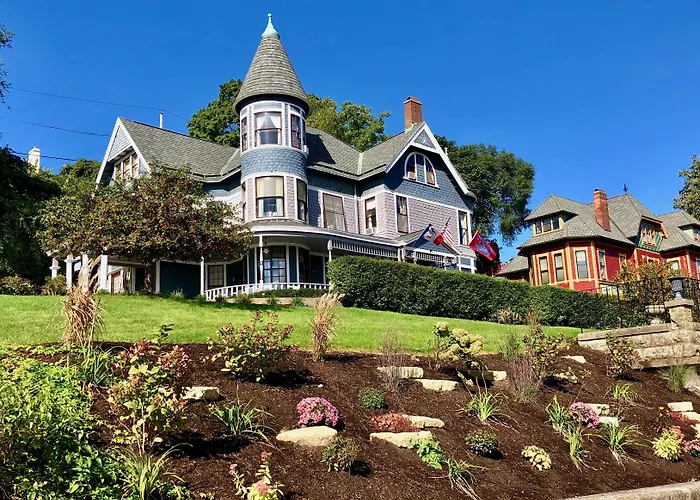 The Hancock House Bed & Breakfast Inn Dubuque