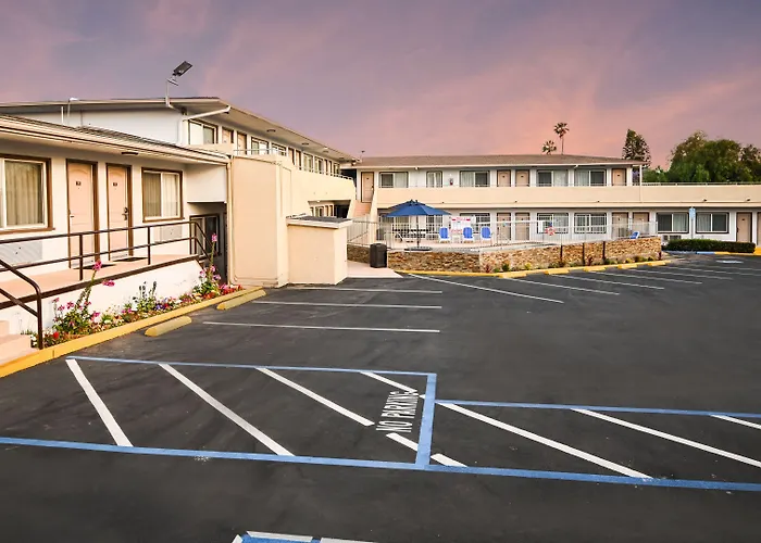 Sea Rock Inn - Long Beach