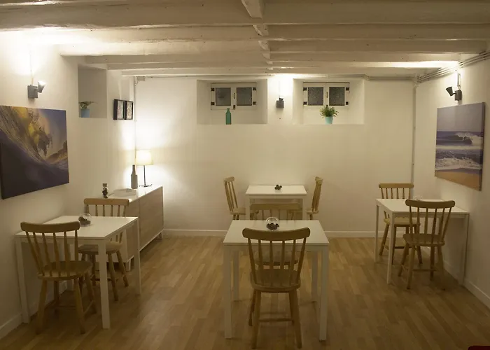 Watermark Surf House Espinho 