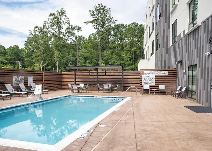 Courtyard By Marriott Charleston-North Charleston Hotel