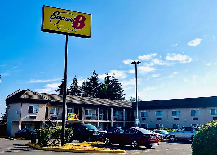 Super 8 By Wyndham Lynnwood Motel