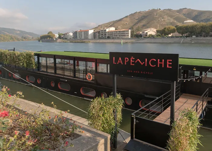 Hotel La Peniche - Bed And Bicycle - Tournon