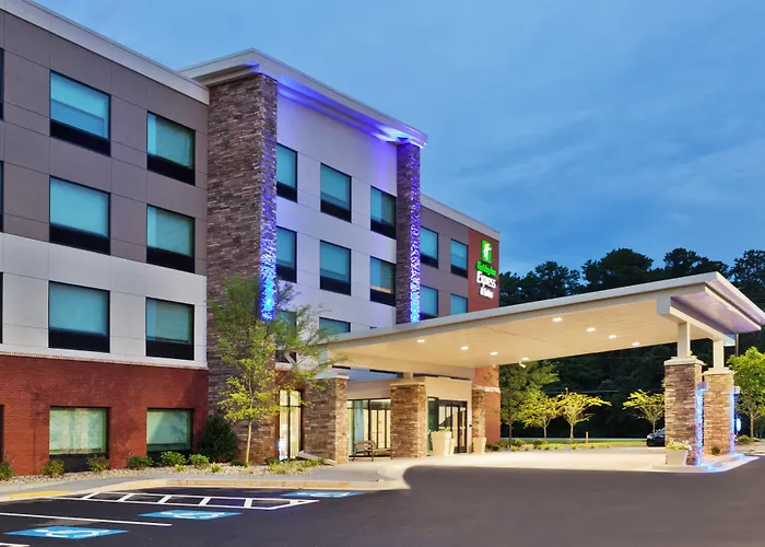 Holiday Inn Express & Suites - Fayetteville By Ihg