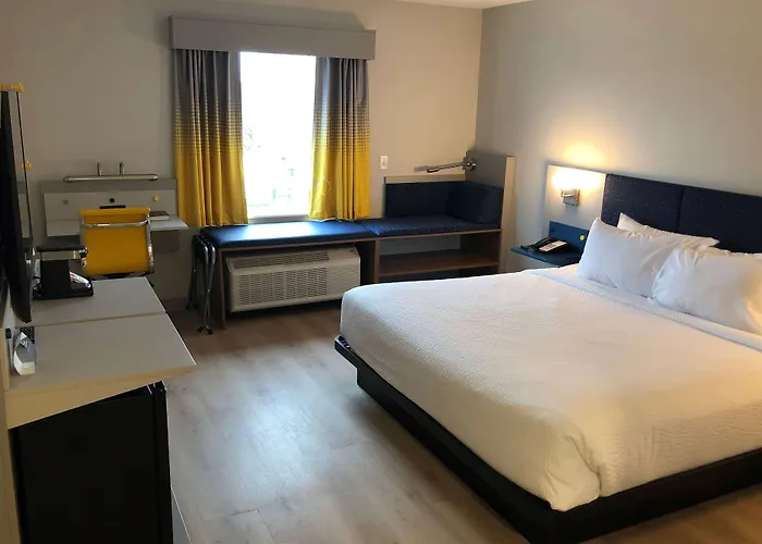 Microtel Inn & Suites By Wyndham Hot Springs