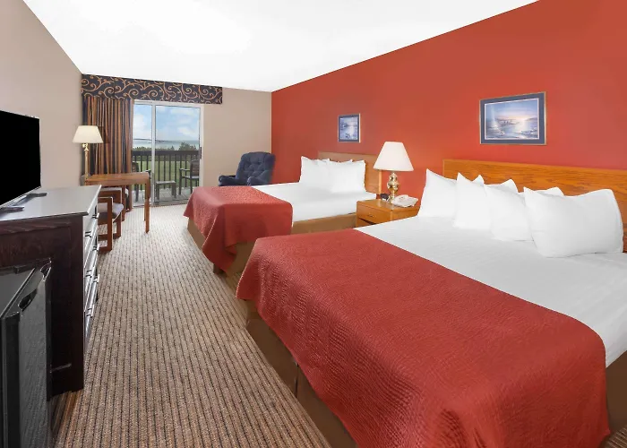 Super 8 By Wyndham St. Ignace Hotel