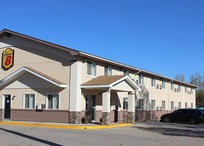 Super 8 By Wyndham Grand Forks Hotel