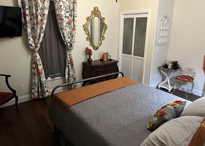 Holland Farmhouse Inn B&B