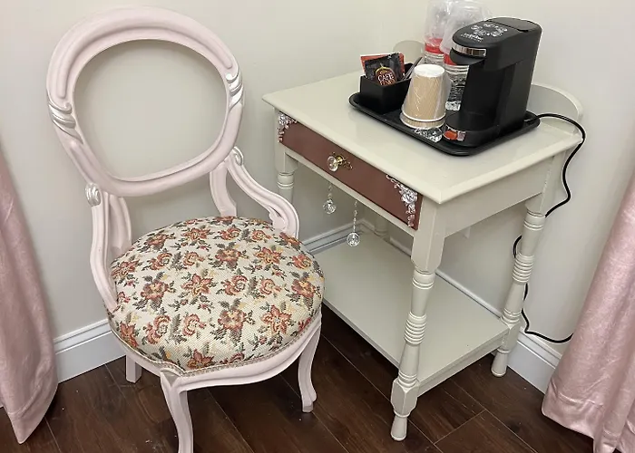 Holland Farmhouse Inn B&B