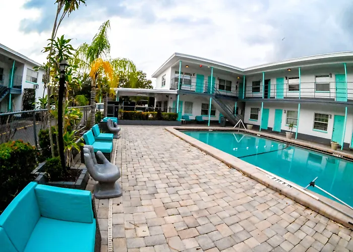 Uptown Inn & Suites St. Petersburg