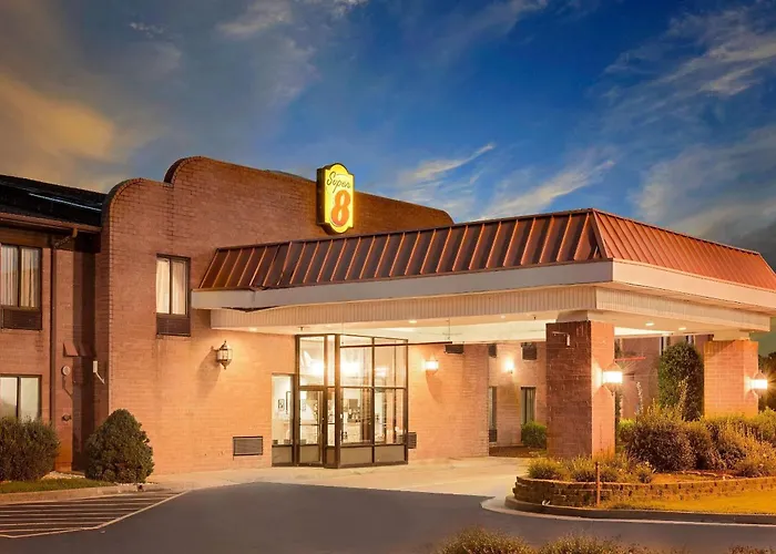 Super 8 By Wyndham Metropolis Motel