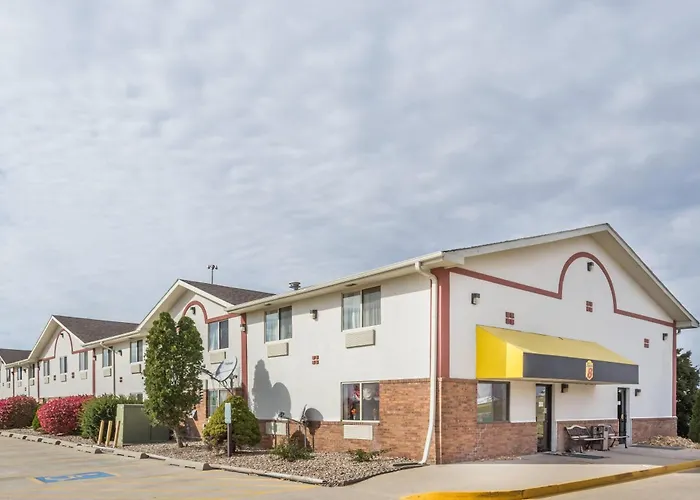 Super 8 By Wyndham Pontiac Hotel