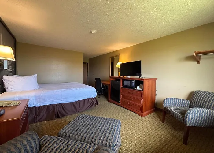 Super 8 By Wyndham Pontiac Hotel