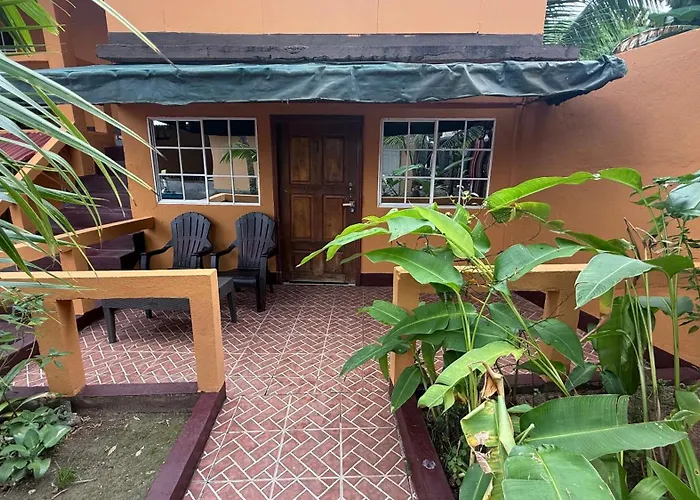 Las Palmeras Oceanview Hotel And Dive Center