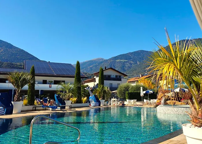 SCHLOSSHOF SÜDTIROL - Hotel&Camping Resort
