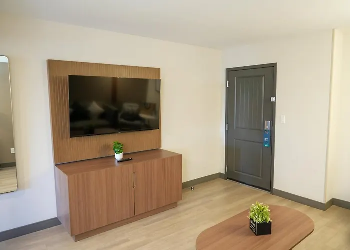 Holiday Inn & Suites Phoenix Airport By Ihg