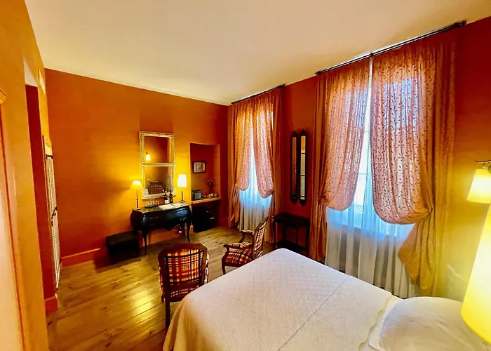 Demeure Saint Louis Historic Manor, City 700M, Free Parking,A C,Clim,Wifi, City View, Garden Carcasona
