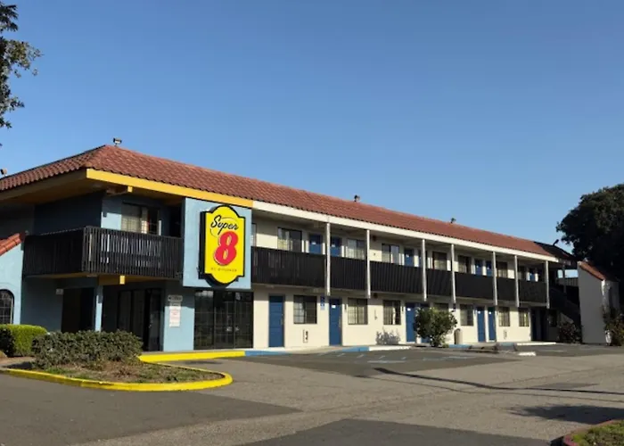 Super 8 By Wyndham Petaluma
