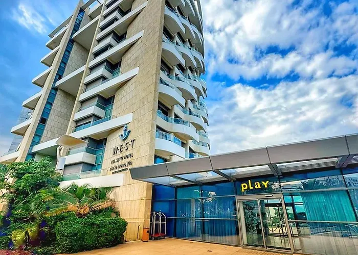 Play Hatzuk Beach Tel Aviv-Jaffa