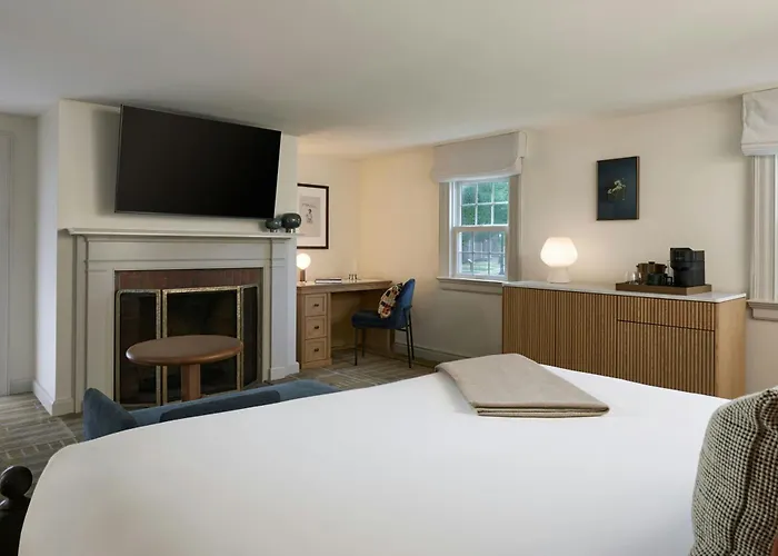 Dearborn Hotels