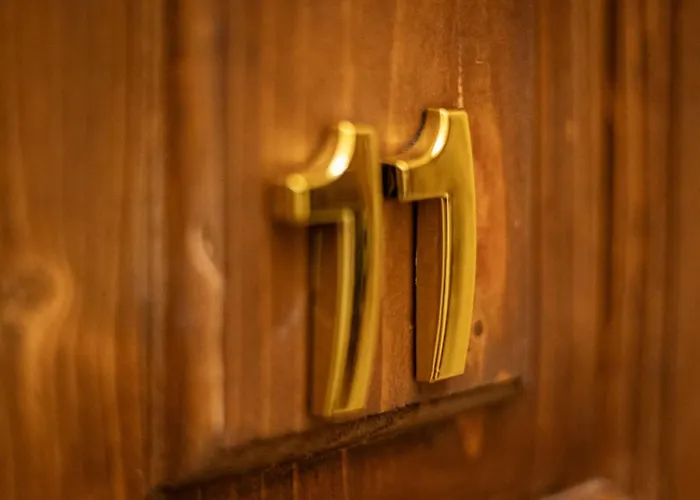 Le Clos Violette et Le 11 D'Aglaé - Hôtel de Charme Design de Luxe LʼIsle-sur-la-Sorgue