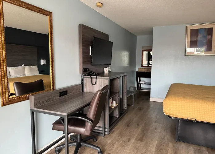 Red Carpet Inn & Suites - Danville