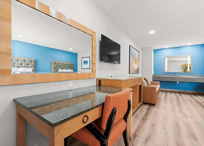 Econo Lodge Inn & Suites Sealy