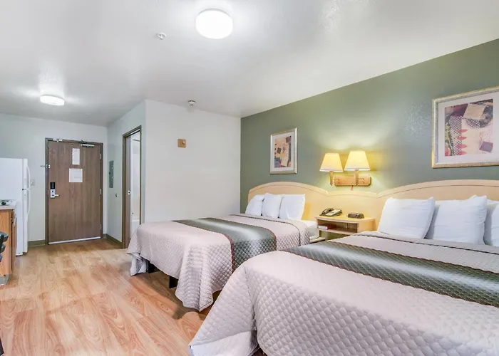 Hometowne Studios & Suites By Red Roof Bentonville
