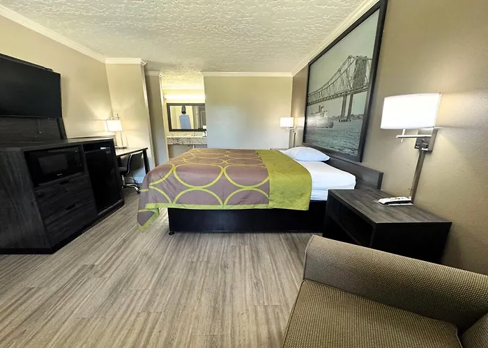 Super 8 By Wyndham Picayune