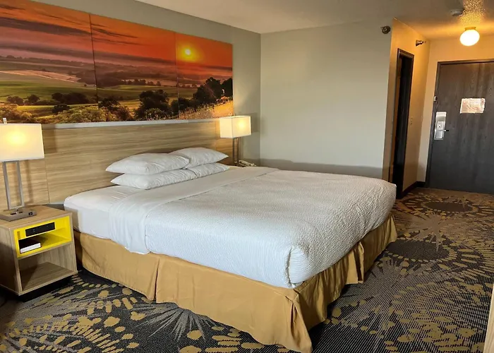Days Inn By Wyndham Salina I-70