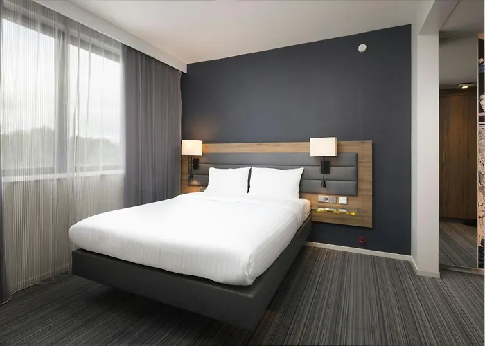 Moxy London Heathrow Airport Hotel Hounslow