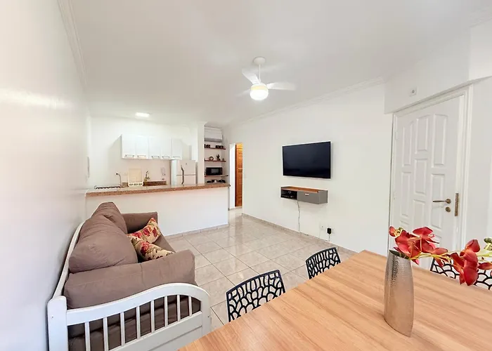 Flat estudio 110 Amarilis Riviera de São Lourenço, 03 piscina climatizada, serviço de hotelaria, limpesa e troca de toalhas diária, carregador veiculo elétrico e servico de praia finais de semana WiFi 500