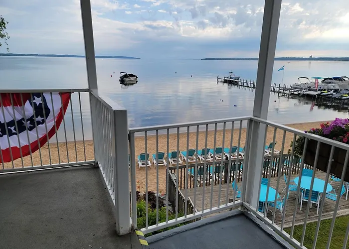 Brio Beach Inn