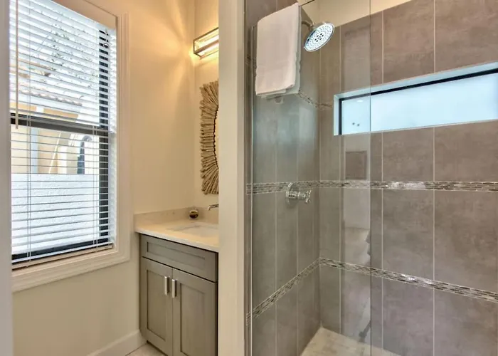 Sorrento Cabana - 1 Bedroom 1 Ba Cabana Near Vanderbilt Beach, Perfect For A Relaxing Beachside Escape! Naples Park