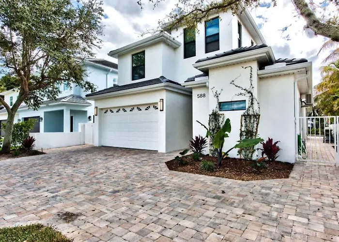Sorrento Cabana - 1 Bedroom 1 Ba Cabana Near Vanderbilt Beach, Perfect For A Relaxing Beachside Escape! Naples Park