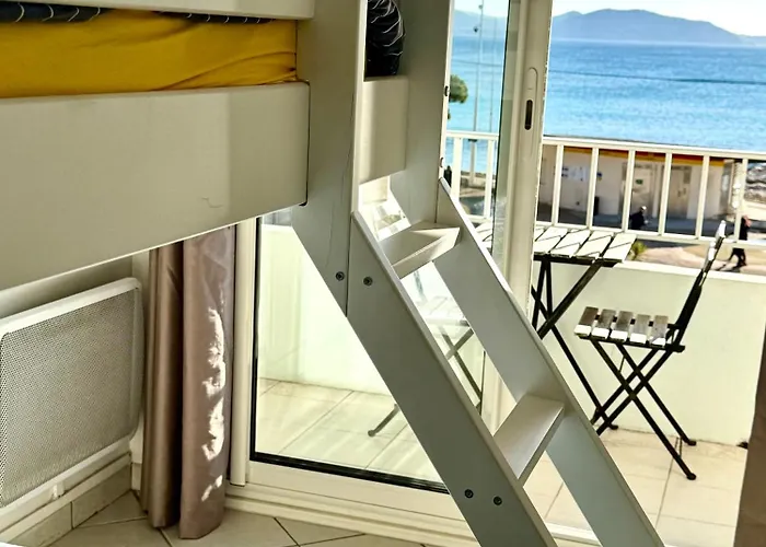T3 sur la plage vue féerique mer,wifi, parking inclus , clim La Ciotat