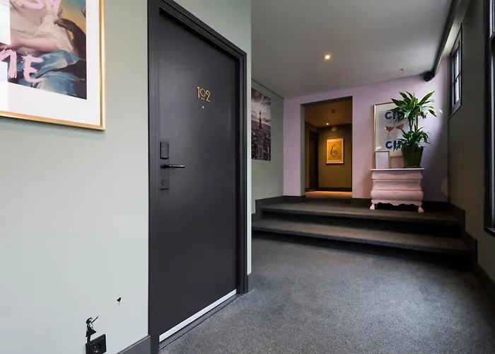 The Saints Sutor Hotel Breda