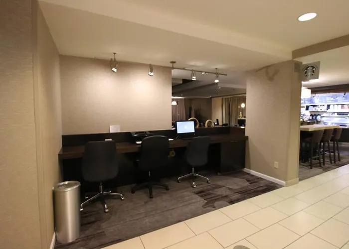 Courtyard By Marriott Indianapolis South Hotel