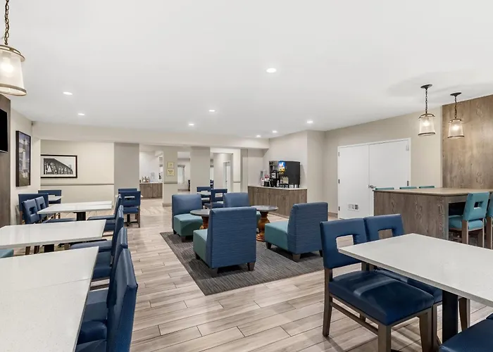 La Quinta By Wyndham Newport Hotel