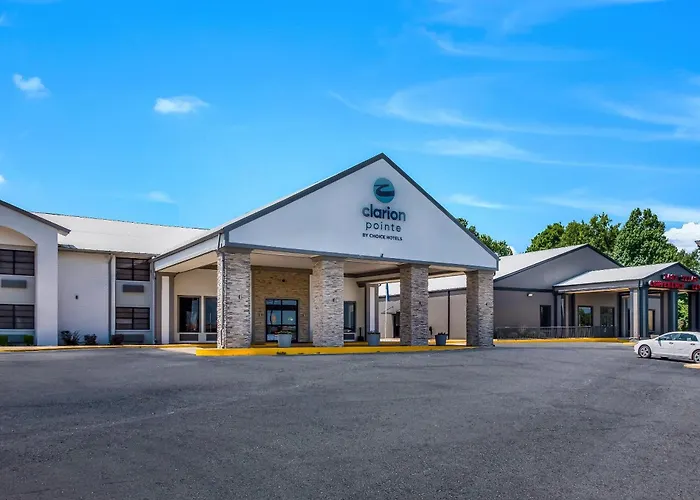 Clarion Pointe Marshall