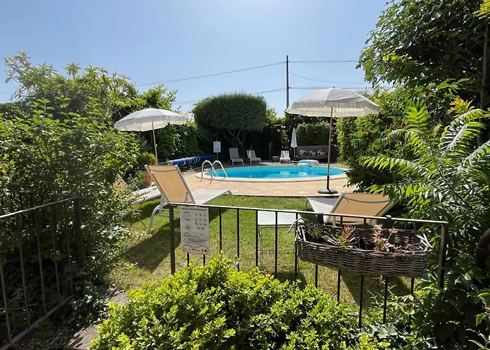 Chambres D'Hotes Et Gites Le Mas Mellou Orange 