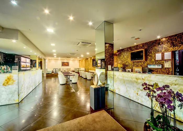 El Patio Hotel